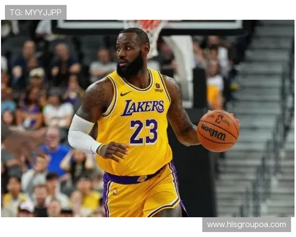 太阳与湖人激战再续NBA季后赛精彩对决引发球迷热议与期待