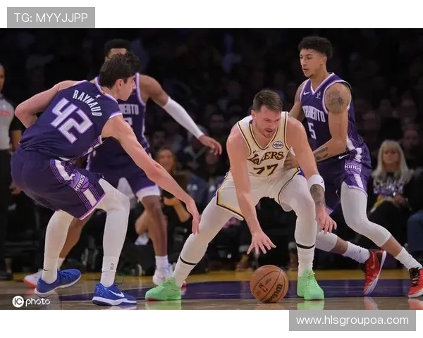 湖人对决国王精彩回顾2016年12月3日的激烈比赛瞬间分析