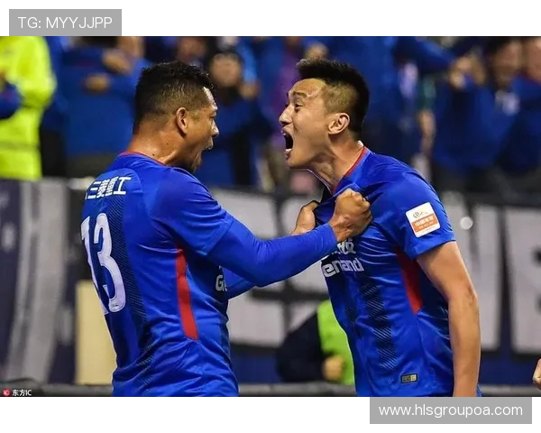 申花与申鑫激战正酣过人技巧引爆全场激情对决 申花与申鑫激战正酣过人技巧引爆全场激情对决