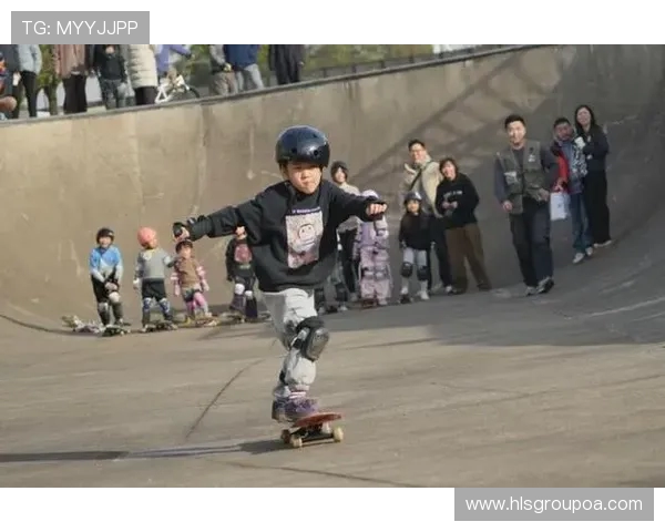 重庆滑板队与成都滑板队赛后复盘探讨灵活性表现与战术调整