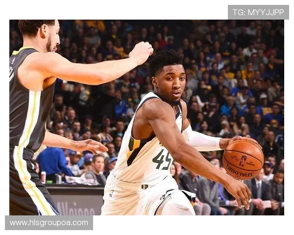 南京篮球队灵活性变革引发热议探索新战术与团队协作的未来发展